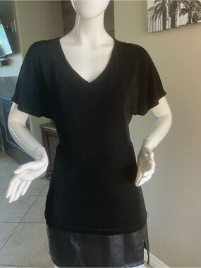 Chico's Black Travelers Short Sleeve V-Neck Top Size: Chico’s size: 2 (12-14)